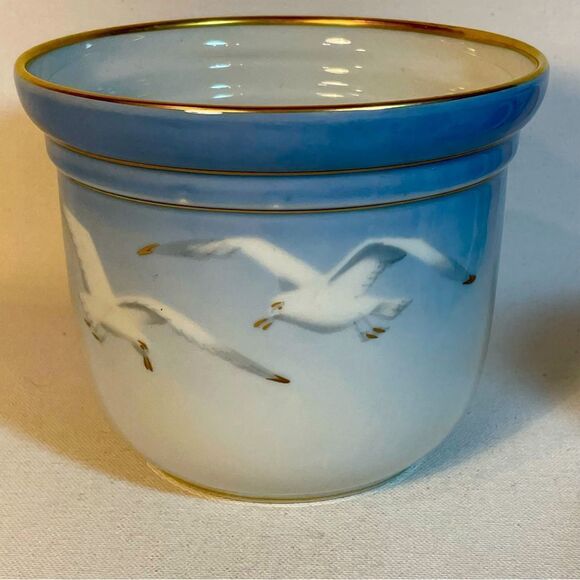 Bing & Grondahl Seagull with gold Flowerpot No 668 - Picture 1 of 15